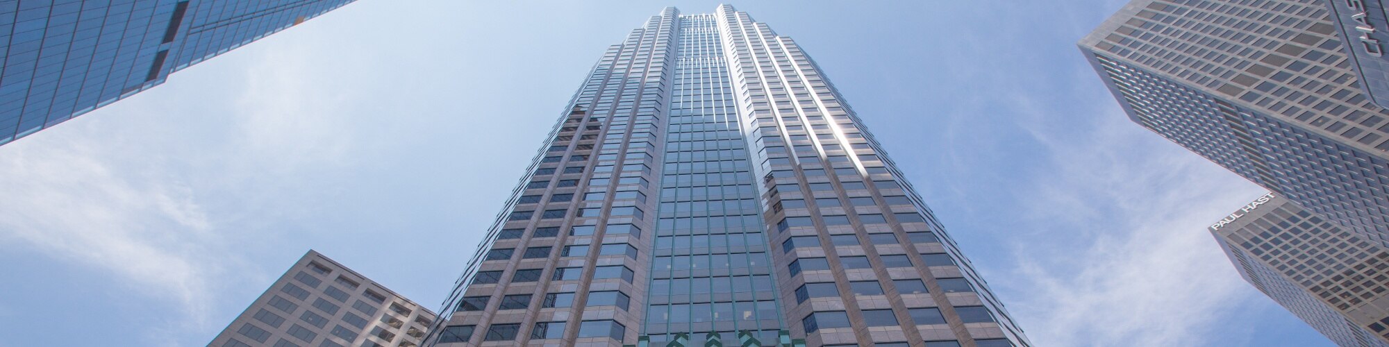 banner-figueroa-wilshire-los-angeles-building.jpg