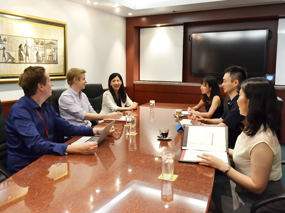 7_boardroom555x416.jpg