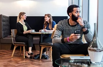 Servcorp coworking spaces are ideal for meeting business partners and having productive, collaborative discussions.