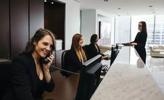 Servcorp’s professional receptionists handle your daily needs, from call answering to guest greetings, with excellence.